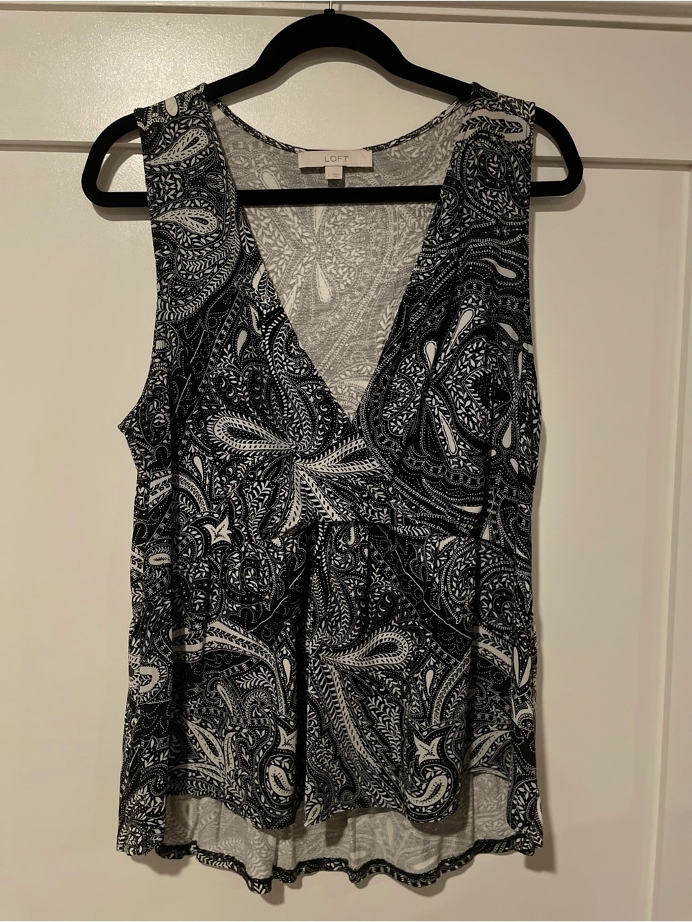LOFT Black & White Paisley V-Neck Sleeveless Camisole